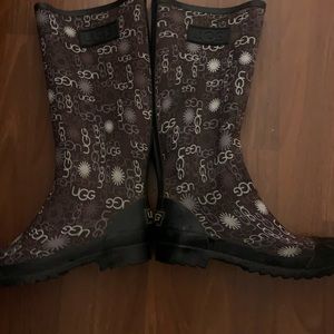 - - Rare Ugg rain boots size 8